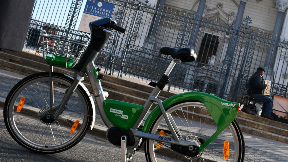 Vers un bridage des Vélo'v électriques dans une partie de la Presqu'île de Lyon ?