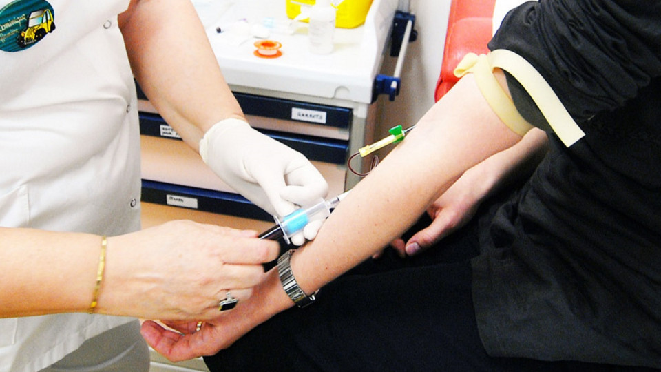 Les Lyonnais trop exposés aux PFAS ? Des prélèvements sanguins réalisés dans le cadre d’une enquête