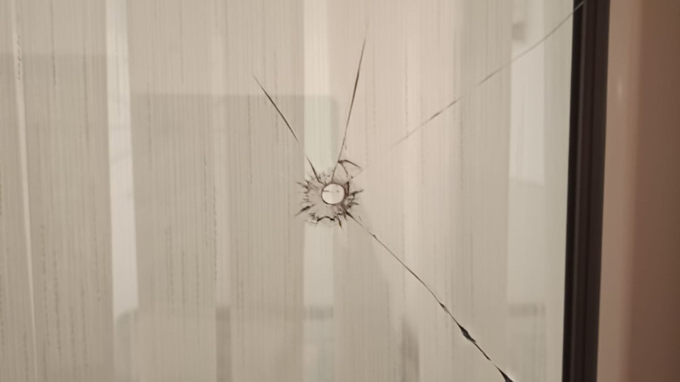 "On n’a pas dormi de la nuit" : une balle traverse la fenêtre d'un appartement en pleine nuit à Vénissieux, une famille échappe au drame