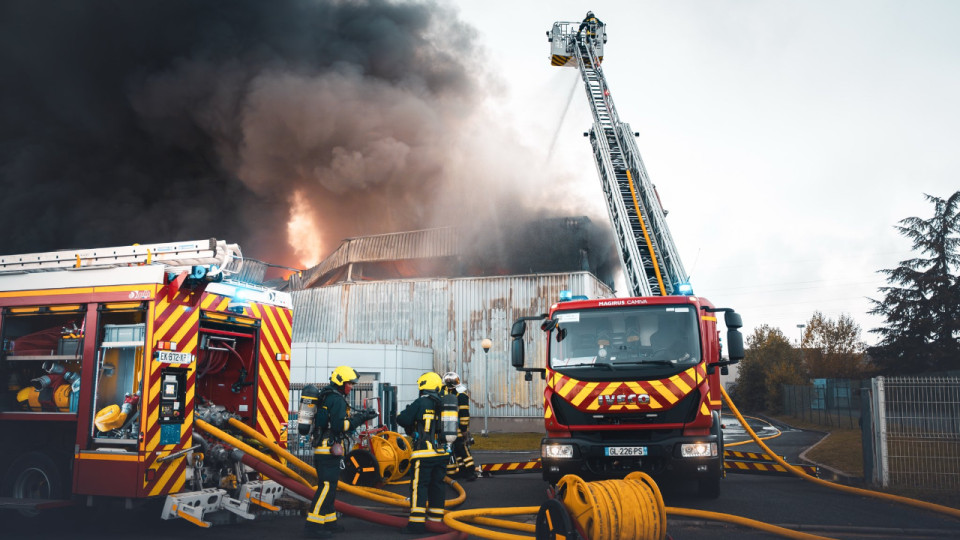 Gigantesque incendie à Villefranche-sur-Saône : l’État impose des mesures d’urgence à l’entreprise SBTN