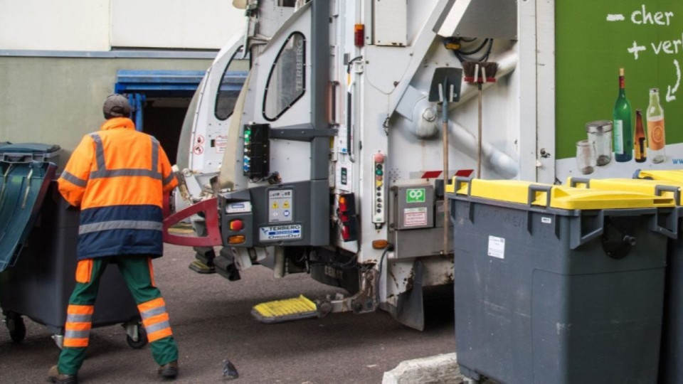 Veolia déploie dans la région des bennes intelligentes équipées d’IA pour optimiser le tri des déchets : une première nationale