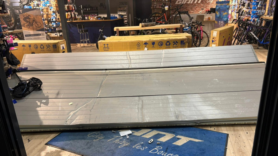 "Ils ont fait leurs courses de Noël avant l’heure" : un casse à la voiture-bélier pour voler des vélos près de Lyon