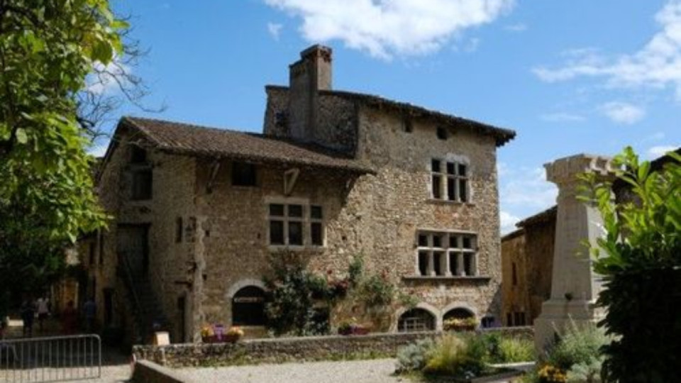 Pérouges : la Maison Jeanne de Montferrand reçoit un premier soutien de 10 000 euros pour sa restauration
