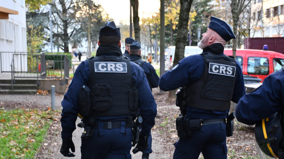 Vaste opération de police dans cette ville de l'Est lyonnais : 13 interpellations et un point de deal démantelé