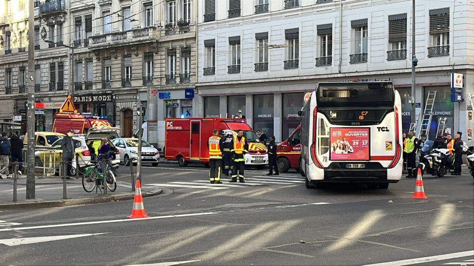 Lyon : un homme en urgence absolue après avoir été fauché par un bus avenue Jean-Jaurès