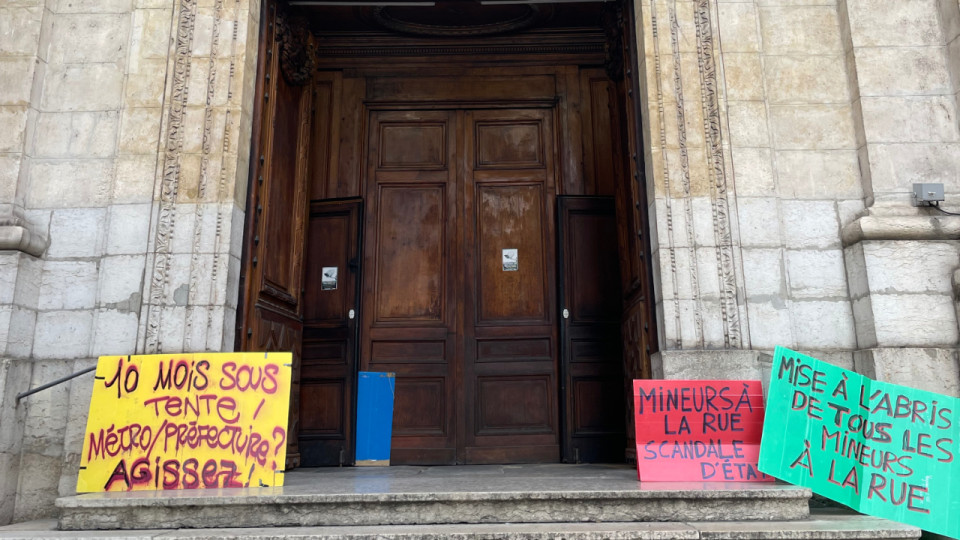 Lyon : les mineurs isol&eacute;s des Chartreux se r&eacute;fugient &agrave; l&rsquo;&eacute;glise Saint-Polycarpe