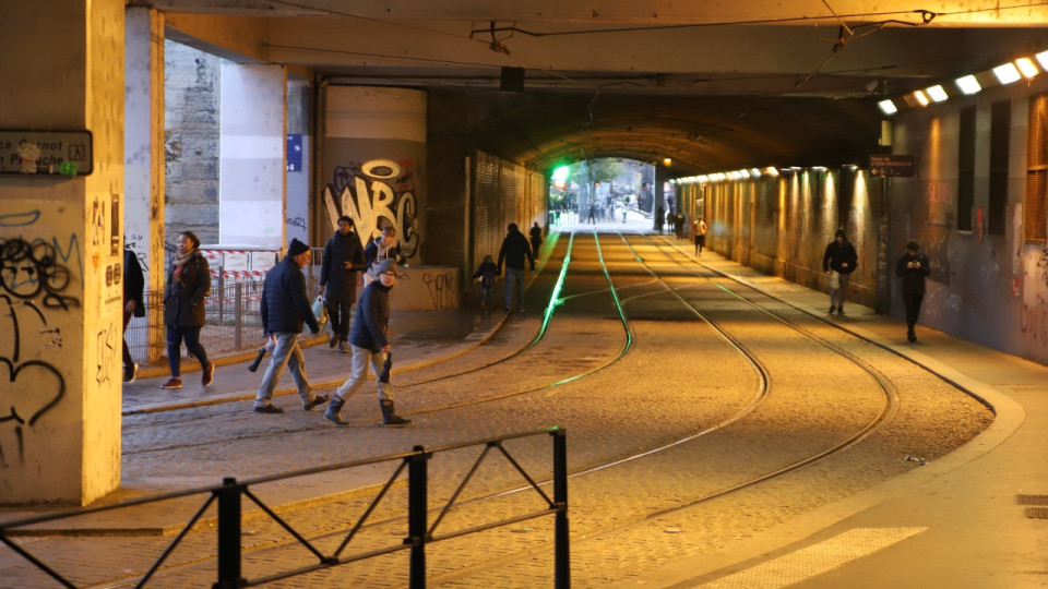 Lyon : poignardé par un SDF avec une fourchette à barbecue, il ne survit pas à sa blessure