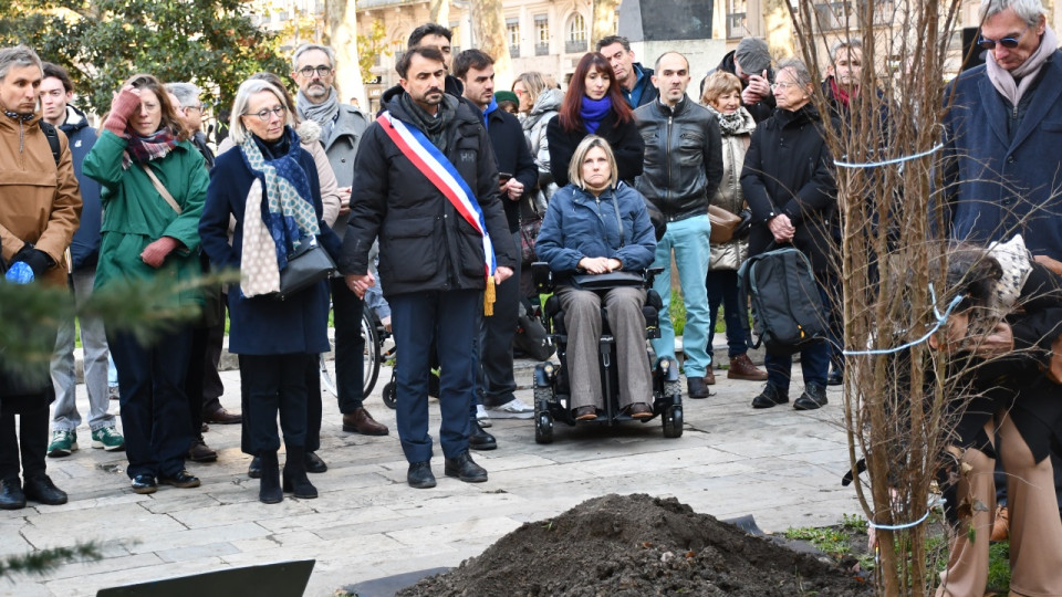 “Lutter contre l’antisémitisme, c’est défendre la République” : un arbre planté en hommage à Ilan Halimi à Lyon