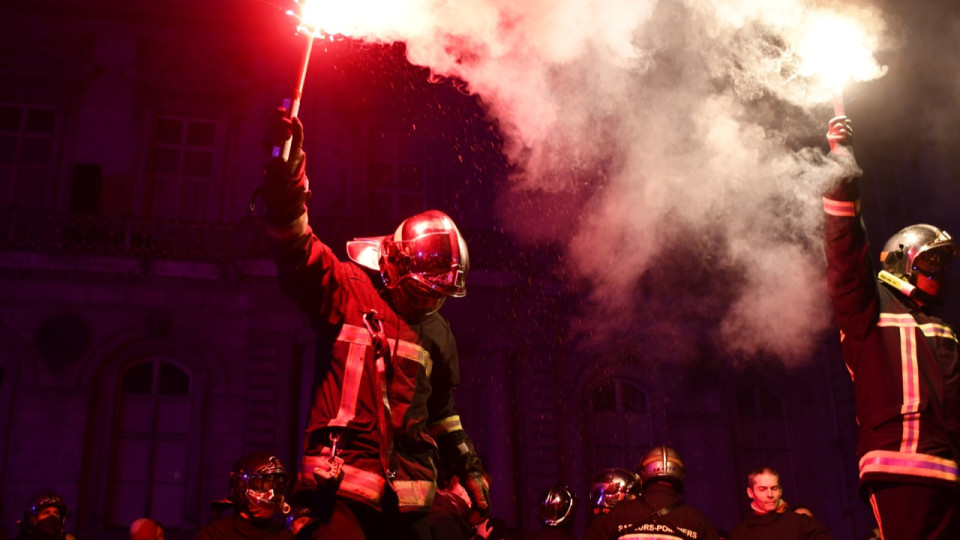 Manifestation pendant la Fête des Lumières à Lyon : la préfecture convoque les pompiers en urgence et stoppe le mouvement
