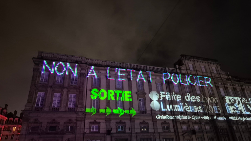 "Une vérité crue" : un élu écologiste cautionne les messages anti-police projetés pendant la Fête des Lumières à Lyon