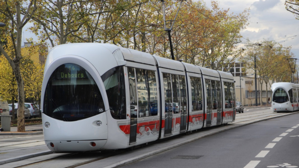 Cycliste coincée sous un tram à Lyon : la ligne T6 interrompue