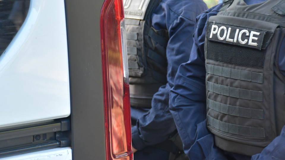 Pr&egrave;s de Lyon : bless&eacute; par balles, il cherche de l'aide au commissariat