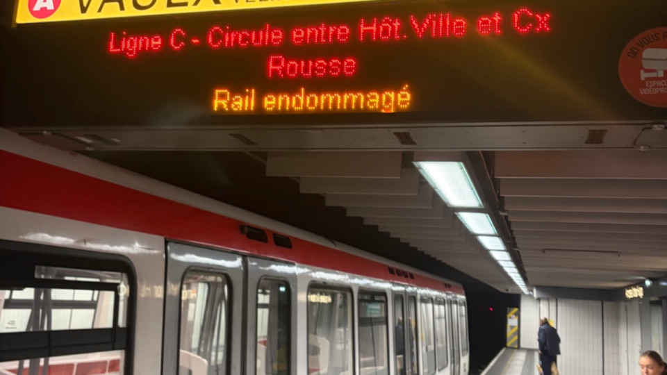 Le m&eacute;tro C &agrave; l'arr&ecirc;t &agrave; Lyon &agrave; cause d'un rail endommag&eacute;, la ligne A perturb&eacute;e par un bagage abandonn&eacute;
