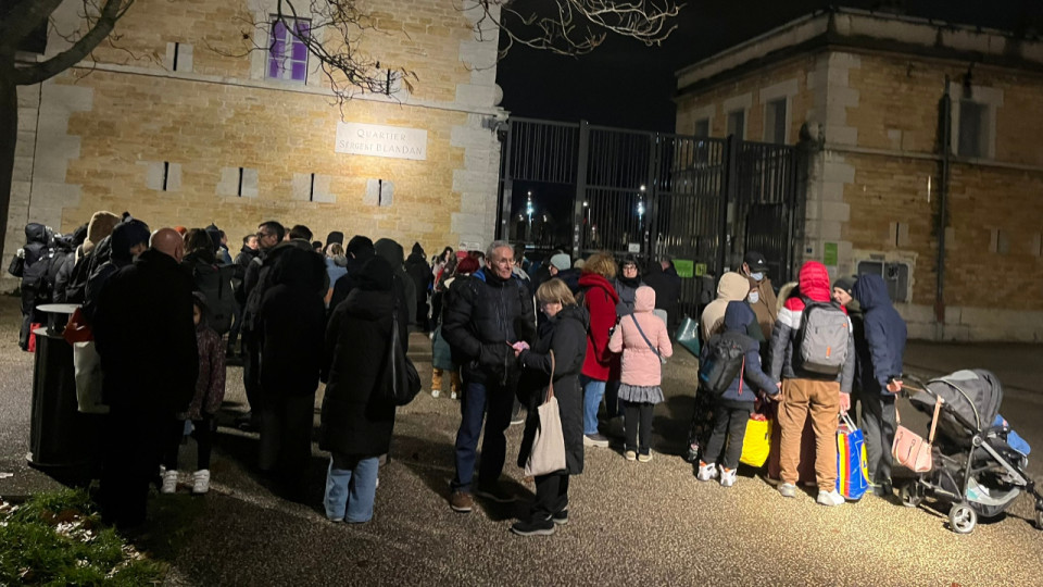 &Agrave; Lyon, Jamais Sans Toit occupe une &eacute;cole d&eacute;saffect&eacute;e du parc Blandan pour mettre &agrave; l&rsquo;abri 27 familles