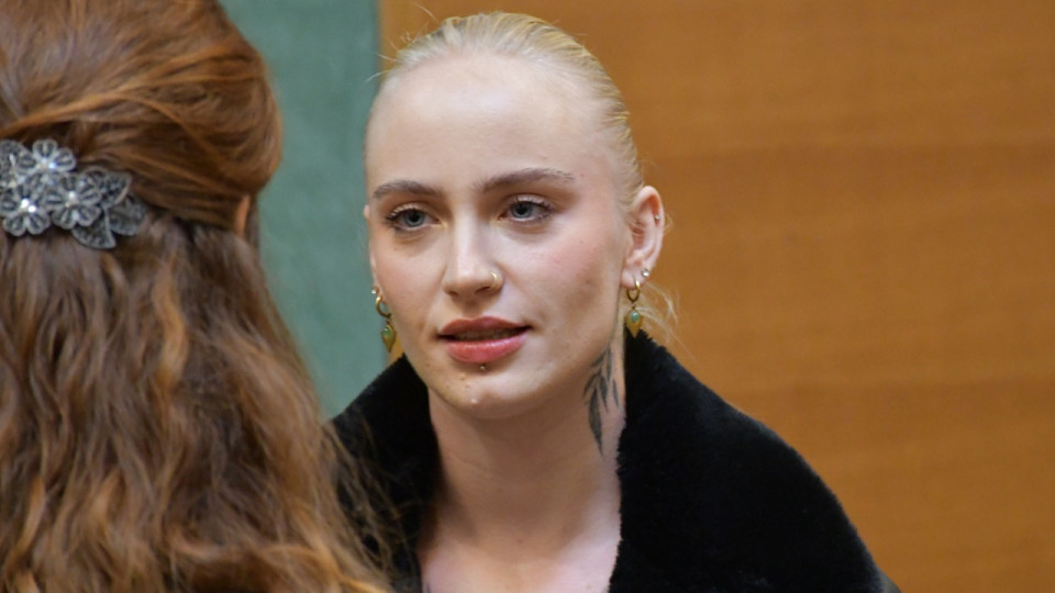 Lyon : une plainte d&eacute;pos&eacute;e contre Mila apr&egrave;s la publication d'une photo d'un homme avec un t-shirt "Adidolf"