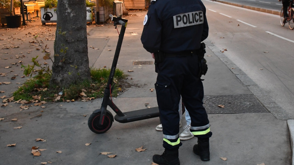 Deux policiers condamn&eacute;s apr&egrave;s des vols de trottinettes &agrave;&nbsp;Villefranche-sur-Sa&ocirc;ne