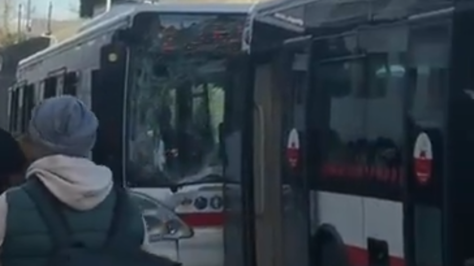 Lyon : 9 bless&eacute;s dans une collision&nbsp;spectaculaire&nbsp;entre deux bus TCL et plusieurs voitures