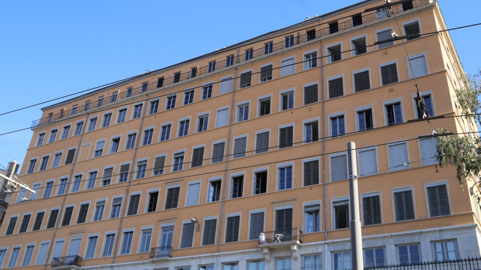 Le g&eacute;ant secret de la Croix-Rousse : ce b&acirc;timent lyonnais qui intrigue depuis deux si&egrave;cles