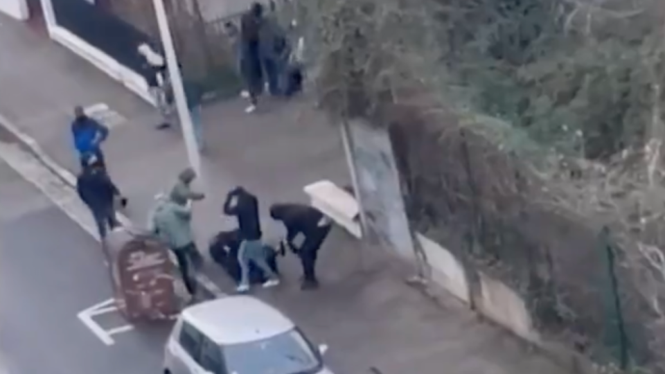 Mort de Quentin Deranque &agrave; Lyon : quatre suspects interpell&eacute;s dont l&rsquo;assistant parlementaire de Rapha&euml;l Arnault