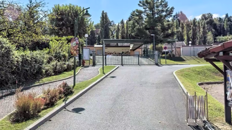 Pr&egrave;s de Lyon : le proc&egrave;s d&rsquo;une institutrice tourne mal, elle est expuls&eacute;e de l&rsquo;audience avant d'&ecirc;tre condamn&eacute;e pour harc&egrave;lement