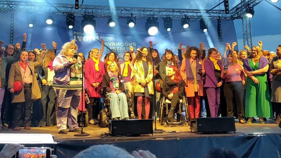 Lyon : Gr&eacute;gory Doucet et Bruno Bernard r&eacute;unissent des milliers de personnes pour leur dernier meeting f&eacute;ministe