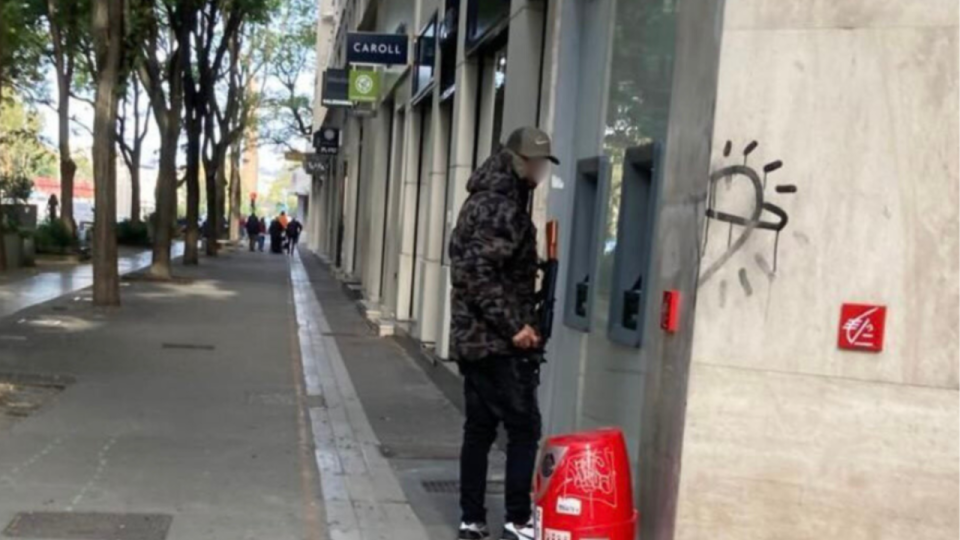 "Elle m&rsquo;a affich&eacute;, elle insulte l&rsquo;islam et personne ne fait rien" : lors d&rsquo;un nouveau proc&egrave;s de Mila &agrave; Lyon, la partie civile incarc&eacute;r&eacute;e explose dans le box