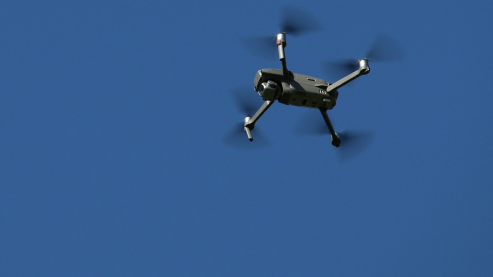 Pris en flagrant d&eacute;lit en train de piloter un drone au-dessus de la prison de Villefranche, il nie les faits