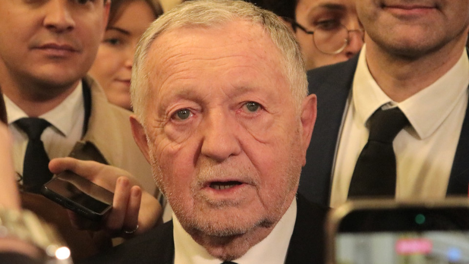 "On va s'en occuper nous-m&ecirc;mes" : Manuel Bompard r&eacute;pond &agrave; un Villeurbannais qui esp&egrave;re que Jean-Michel Aulas prendra "un coup de pied", le candidat outr&eacute;