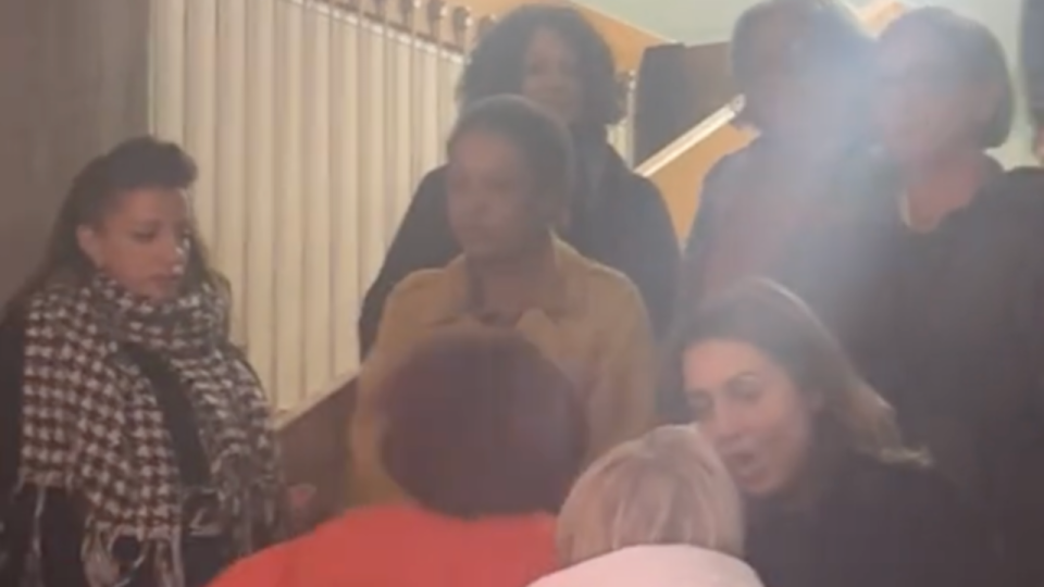 "D&eacute;gage de l&agrave;, tu veux des mouchoirs ?" : battue &agrave; Vaulx-en-Velin, H&eacute;l&egrave;ne Geoffroy chahut&eacute;e &agrave; la mairie