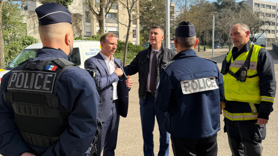 Violences pr&egrave;s de Lyon : un centre chor&eacute;graphique incendi&eacute; &agrave; Rillieux-la-Pape, des CRS d&eacute;ploy&eacute;s
