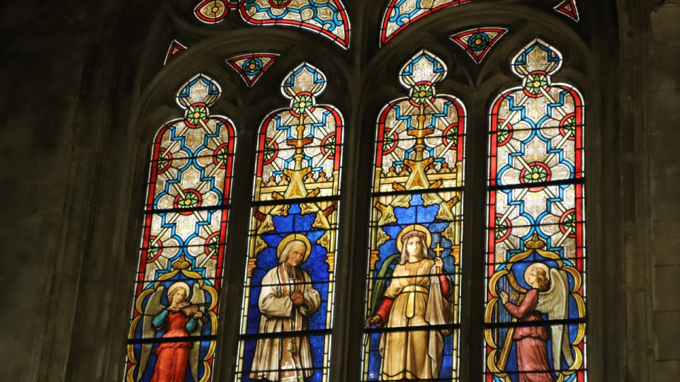 Coups de marteau contre la porte, vitraux bris&eacute;s : cette chapelle du Beaujolais a &eacute;t&eacute; attaqu&eacute;e