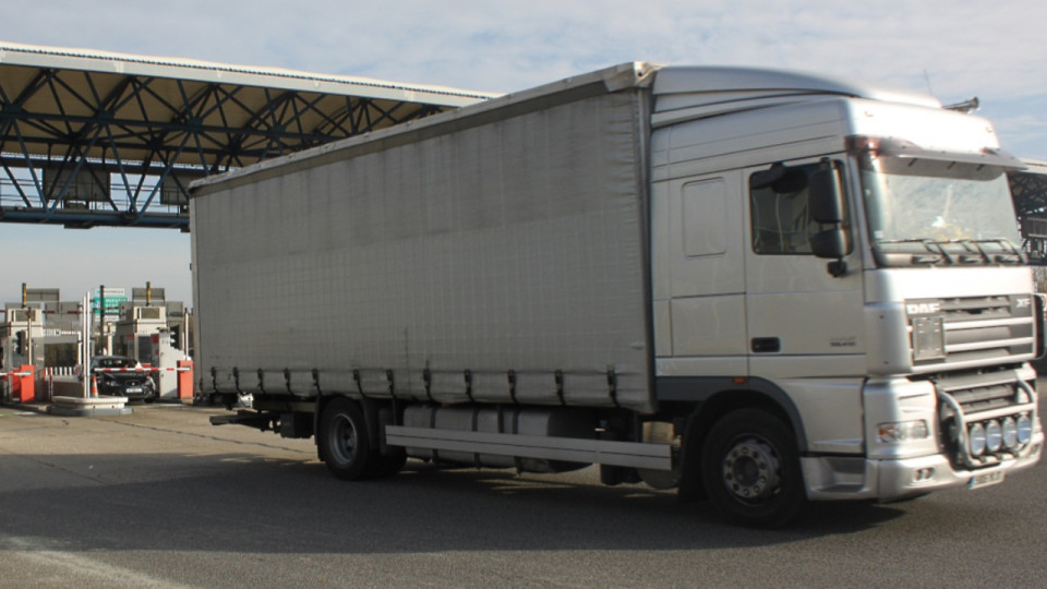 Panique sur l&rsquo;A7 : un poids lourd incontr&ocirc;lable s&egrave;me le chaos jusqu&rsquo;aux portes de Lyon