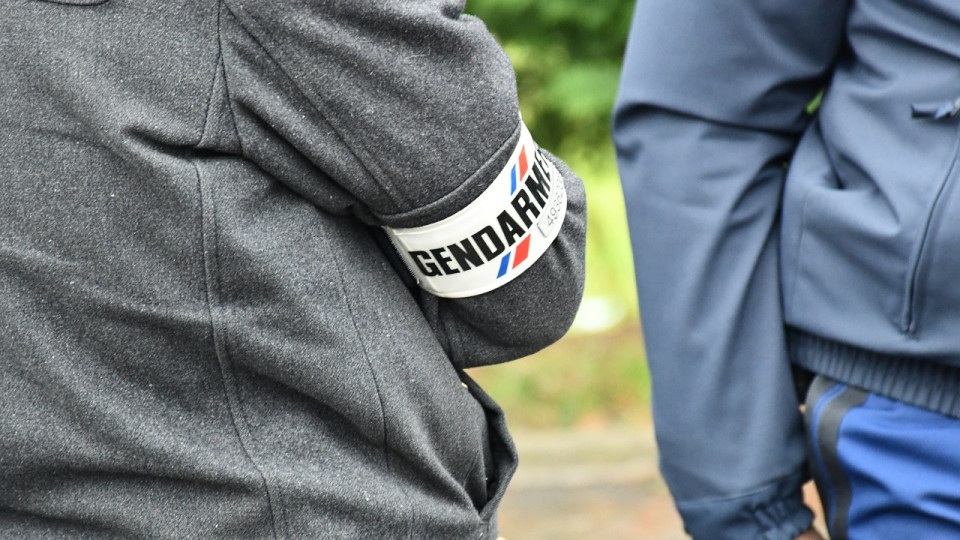 Pr&egrave;s de Lyon : les gendarmes suivent un signal&hellip; et retrouvent des camionnettes vol&eacute;es en pi&egrave;ces d&eacute;tach&eacute;es