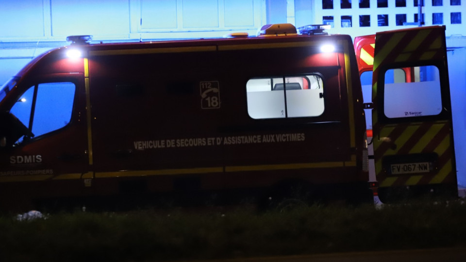 Pr&egrave;s de Lyon : une voiture fonce dans une foule apr&egrave;s une bagarre, un mort