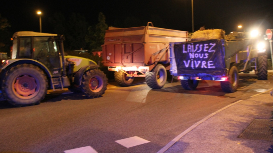 Agriculteurs en col&egrave;re : une action devant Feyzin, sans blocage de la raffinerie