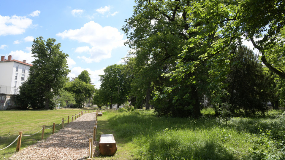 Longtemps ferm&eacute;, le parc du Ch&acirc;teau des M&egrave;res ouvre au public &agrave; Lyon