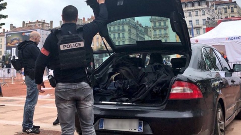 Lyon : d&eacute;guis&eacute;s en policiers, ils braquent une bijouterie de l'avenue des Fr&egrave;res Lumi&egrave;re