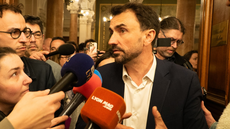"Il devrait se tenir &agrave; distance des salles" de Lyon : Gr&eacute;gory Doucet lance un avertissement &agrave; Patrick Bruel