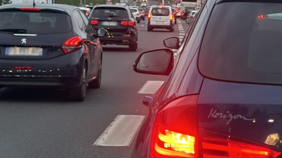 Accident sur l&rsquo;A46 pr&egrave;s de Lyon : un v&eacute;hicule seul en cause, gros bouchon en direction du nord
