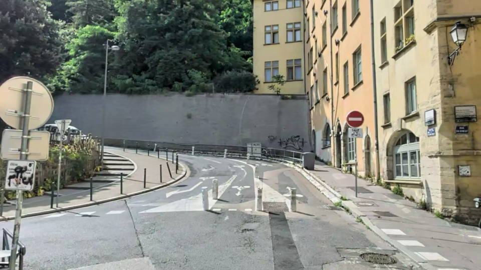 Lyon : encore une chute spectaculaire en trottinette dans la dangereuse mont&eacute;e du Chemin Neuf