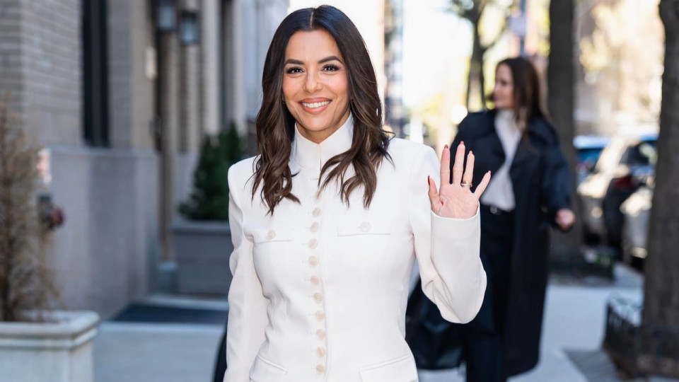 Eva Longoria aper&ccedil;ue dans les rues de Lyon pour le tournage de son &eacute;mission