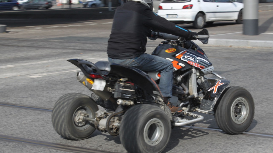 A7 : les gendarmes interceptent un quad roulant &agrave; 40 km/h sur la bande d&rsquo;arr&ecirc;t d&rsquo;urgence