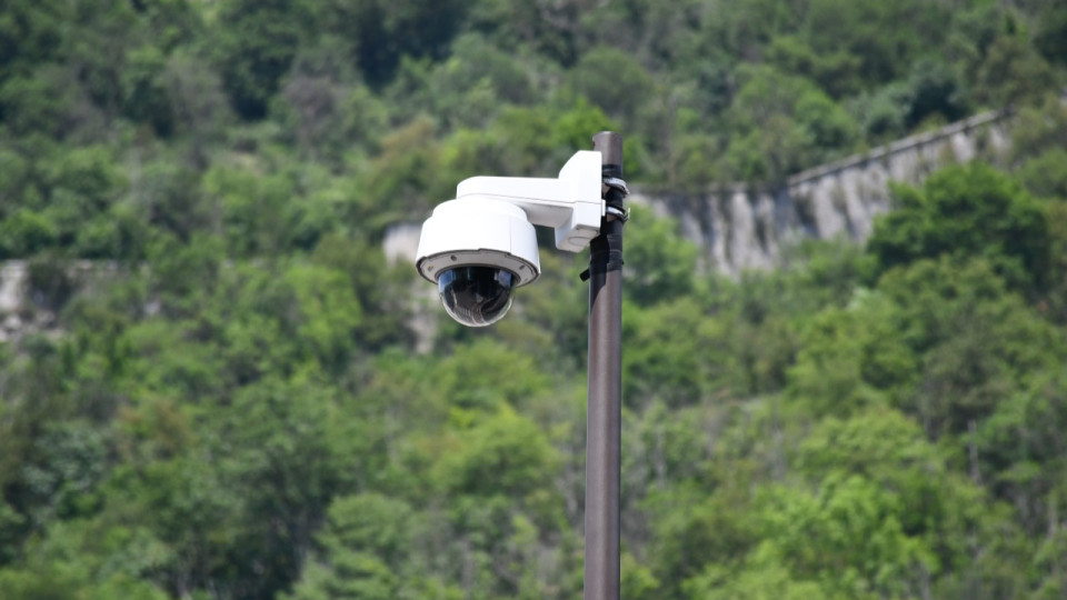 Rillieux-la-Pape : une cam&eacute;ra de vid&eacute;osurveillance arrach&eacute;e &agrave; l&rsquo;aide d&rsquo;une pelleteuse en pleine nuit