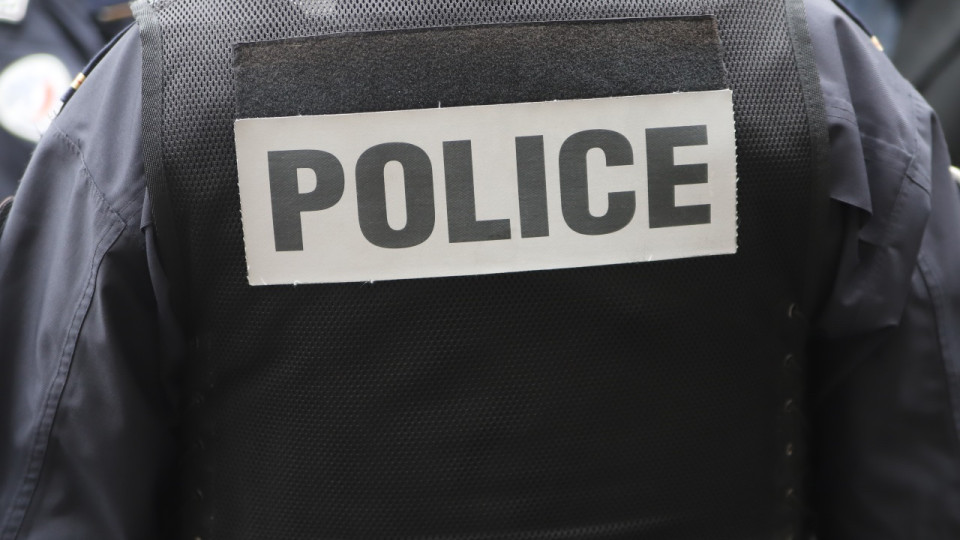 Une sortie de travail qui vire au cauchemar pr&egrave;s de Lyon : une femme asperg&eacute;e de gaz lacrymog&egrave;ne pour son collier &agrave; un arr&ecirc;t de bus