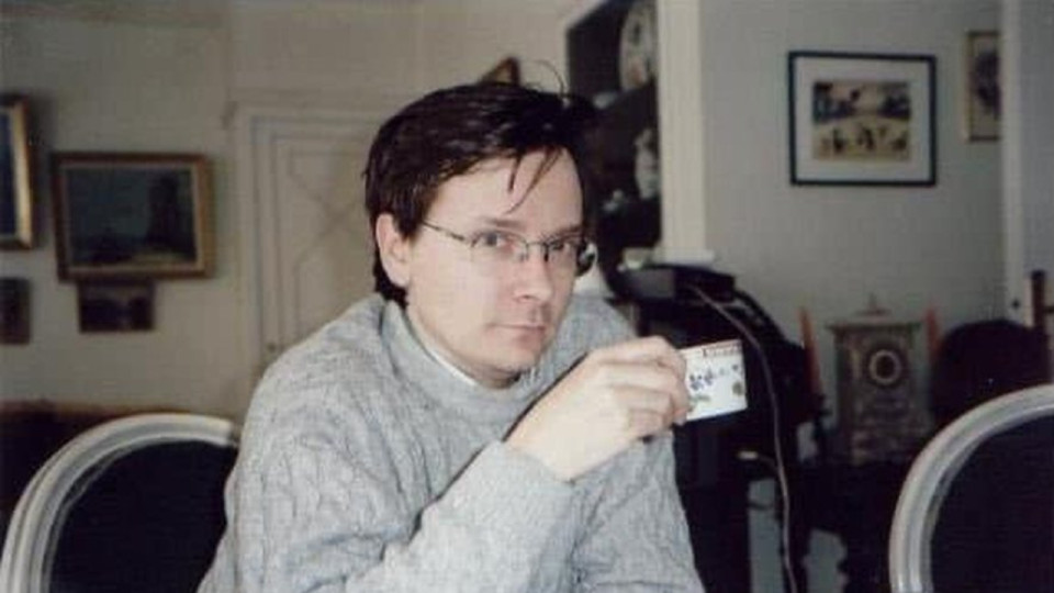 Assassinat de Dominique Bernard : le fr&egrave;re du terroriste remis en libert&eacute; puis transf&eacute;r&eacute; &agrave; Lyon sous bracelet &eacute;lectronique