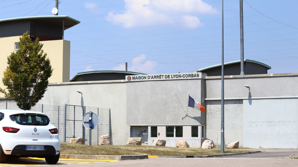 Prison de Lyon-Corbas : cinq suspects mis en examen apr&egrave;s les attaques de 2025