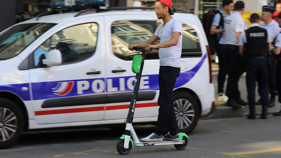 Trop de comportements dangereux et d'accidents : la police municipale de Lyon va contr&ocirc;ler les trottinettes tout l'&eacute;t&eacute;