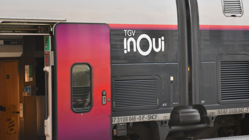 La gal&egrave;re sur les rails au d&eacute;part et &agrave; l&rsquo;arriv&eacute;e de Lyon &agrave; cause d&rsquo;un incendie au sud de Paris : jusqu&rsquo;&agrave; 6 heures de retard&nbsp;