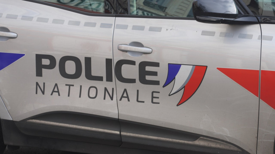 Saint-Fons : il refuse un contr&ocirc;le et s&egrave;me la police sur l'A7 avant de finir sa course contre un garage