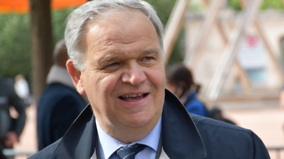 Fran&ccedil;ois-No&euml;l Buffet officiellement nomm&eacute; D&eacute;fenseur des droits apr&egrave;s un vote serr&eacute;